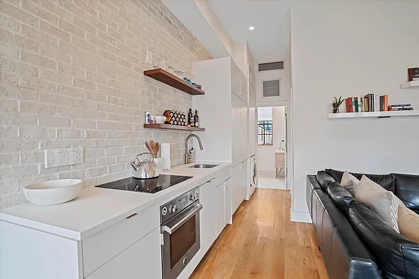 Sold by Daniel Gale Sotheby's International Realty | media 4