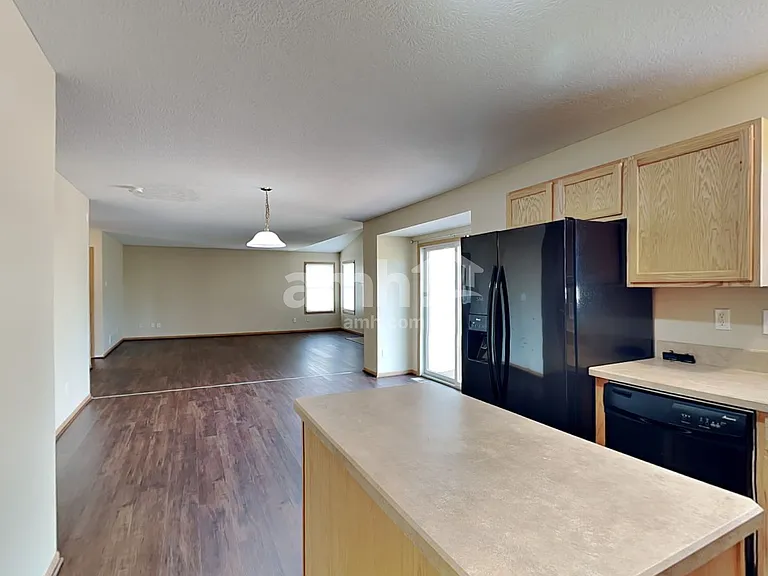 2271 Landcrest Dr — Photo 4