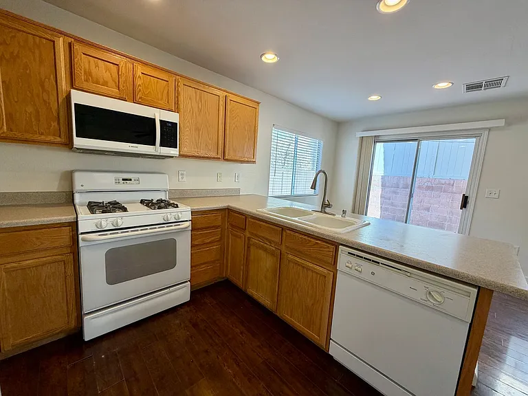 10433 Concetta Ave — Photo 7