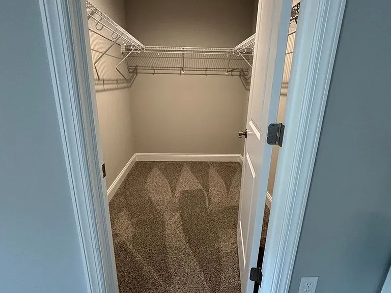 70 Hawthorne Dr — Photo 9