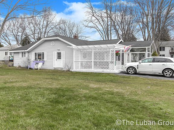 3rd image of 6370 Lakeshore Dr