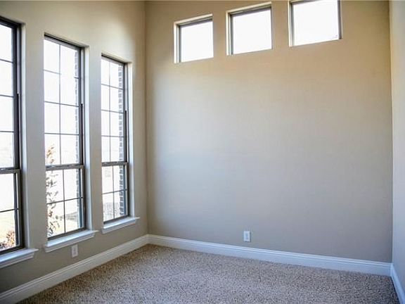 3rd image of 3616 Sequoia Ln