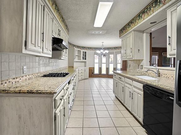 5th image of 210 Lakeview Dr