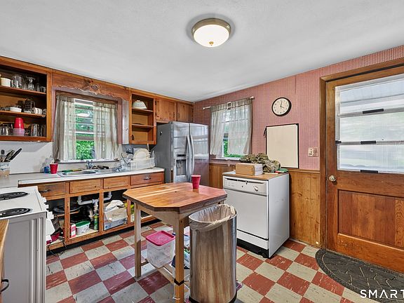 5th image of 49 Walnut Street