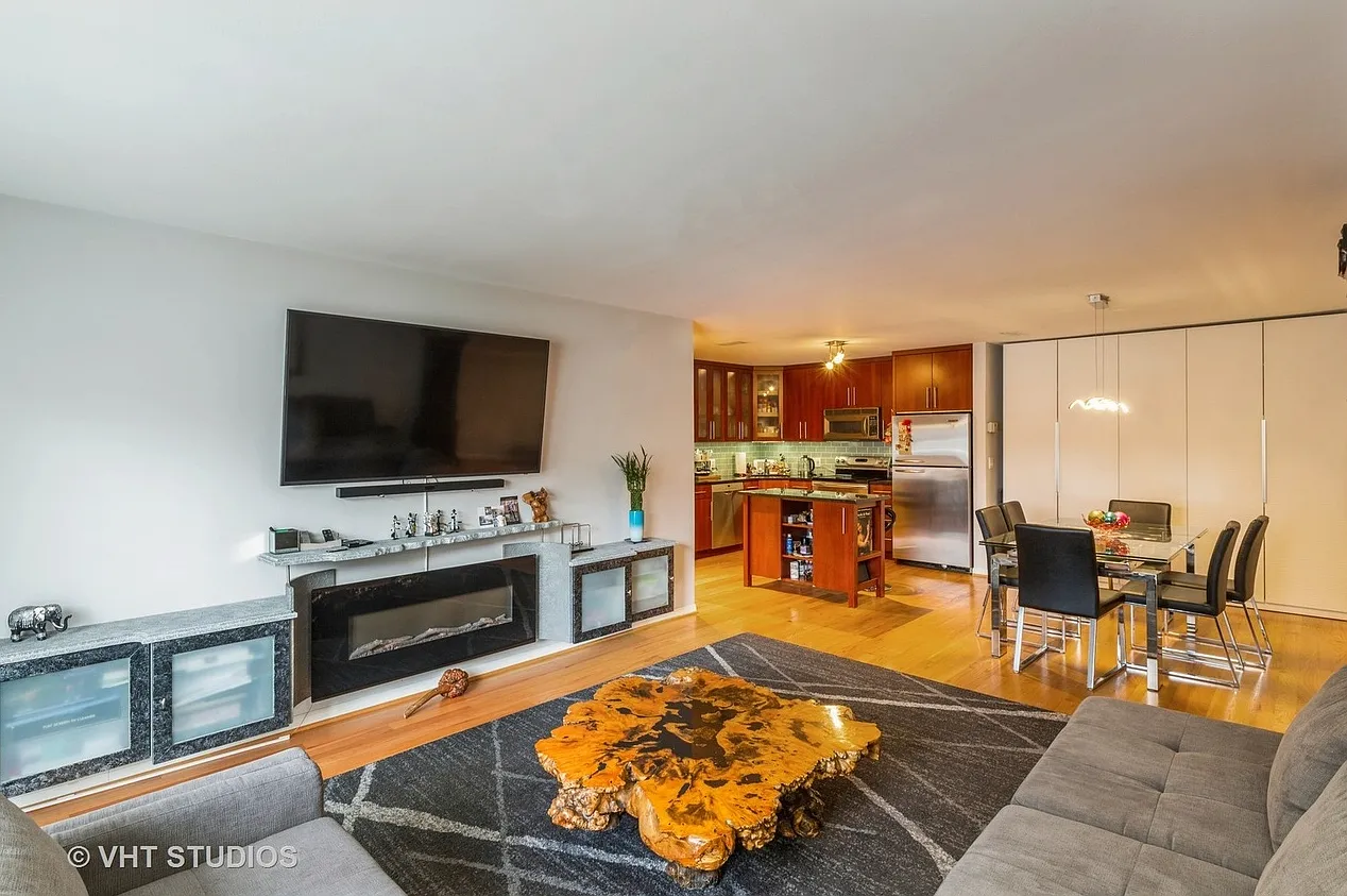 2 bed, 1200 sqft, $2,200 — Photo 1
