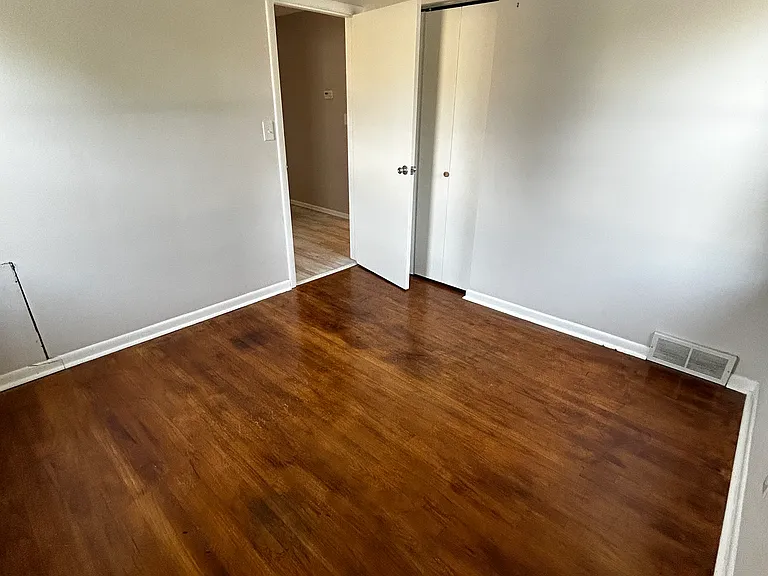 23812 Knickerbocker Rd — Photo 4
