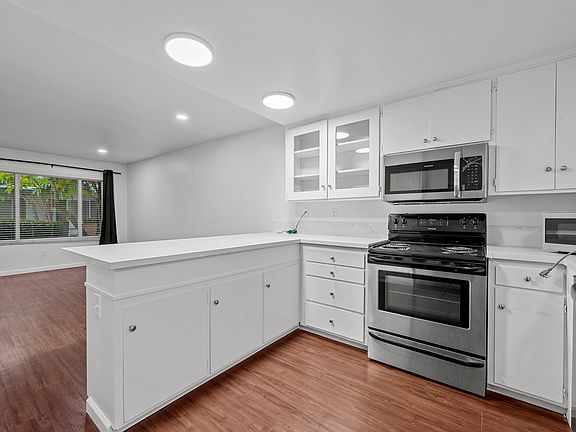 2nd image of 1846 Oliver Ave #6