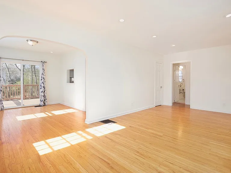 208 S Clark St — Photo 14