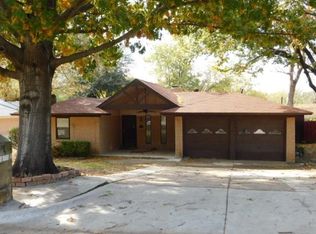 807 Sanders St, Grand Prairie, TX 75051