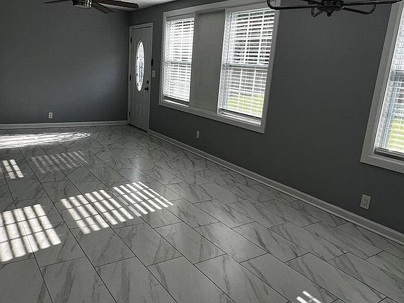 3rd image of 4080 Southview Dr