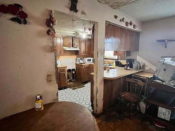 2nd image of 120 Tulipen Dr