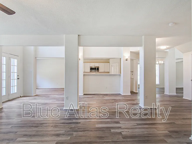 5717 Parkwood Trl — Photo 8