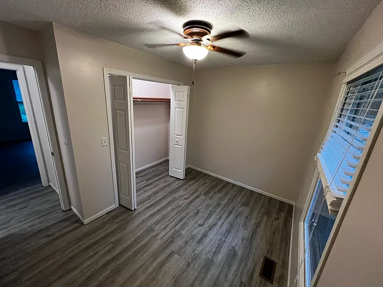 515 Valley View Dr — Photo 12