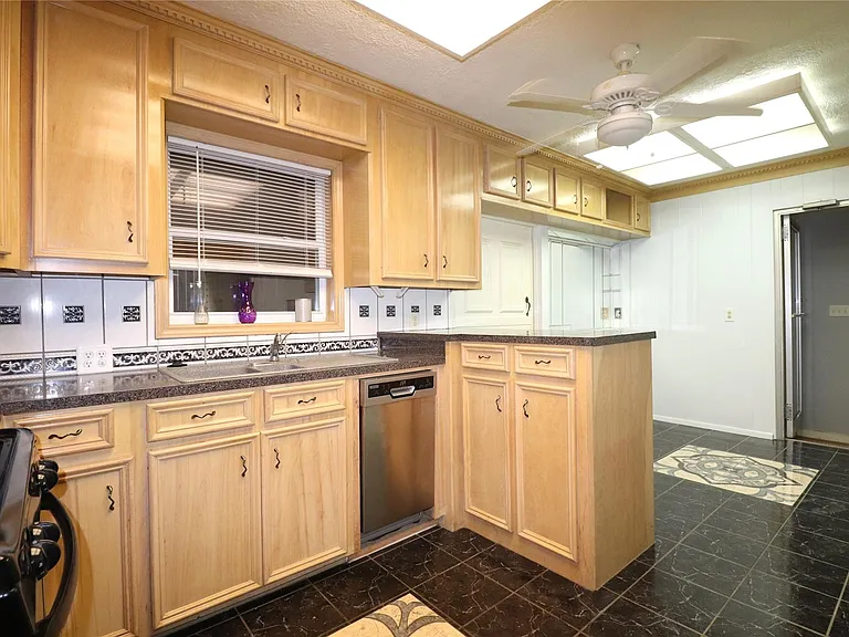 3210 Cloverdale St — Photo 12