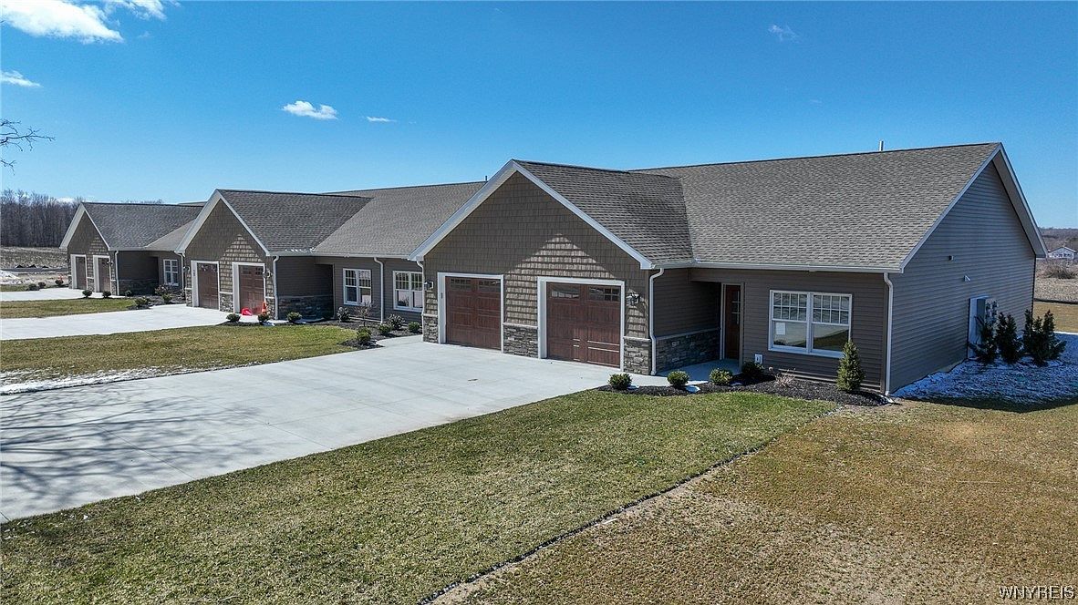 10808 Santello Dr, North Collins, NY 14111 MLS B1462992 Zillow