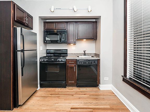 4th image of 426 W Belmont Ave APT 708