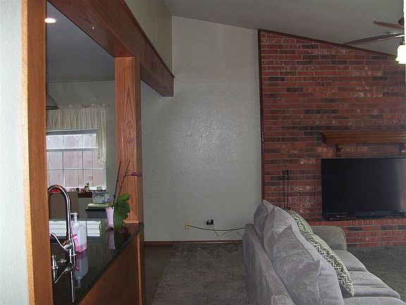 3rd image of 1006 Westchester Dr