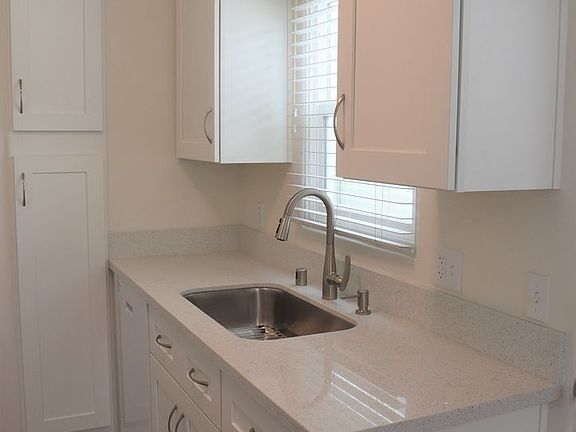 4th image of 4722 Pescadero Ave