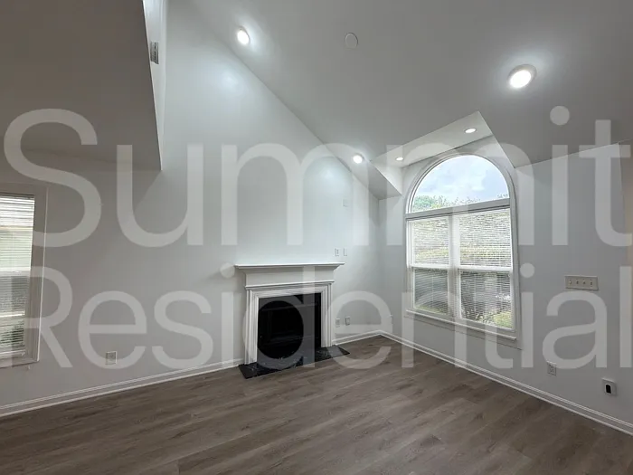 3 bed, 2.0 bath, 1484 sqft, $1,995 — Photo 4