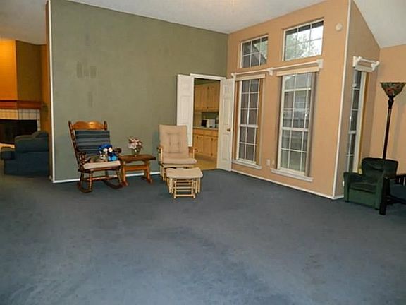 3rd image of 105 N Carriage House Way