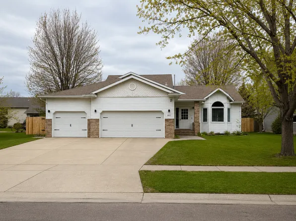 2817 38 1/2 Ave S, Fargo, ND 58104