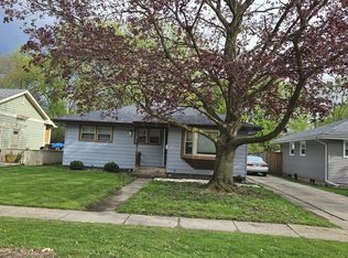 911 E Hawley St, Mundelein, IL 60060