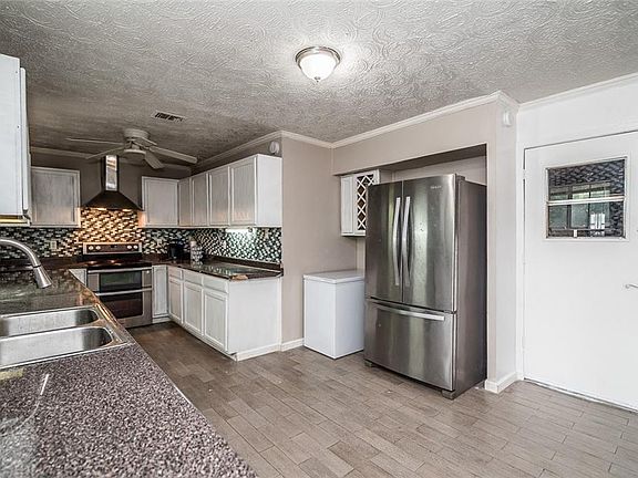 5th image of 2700 Buena Vista Dr