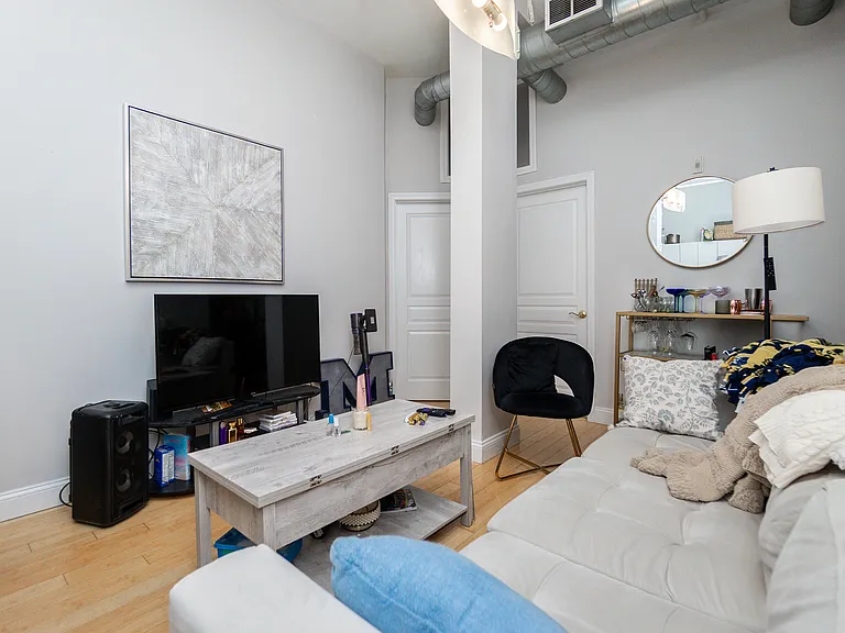 37 Temple Pl — Photo 26