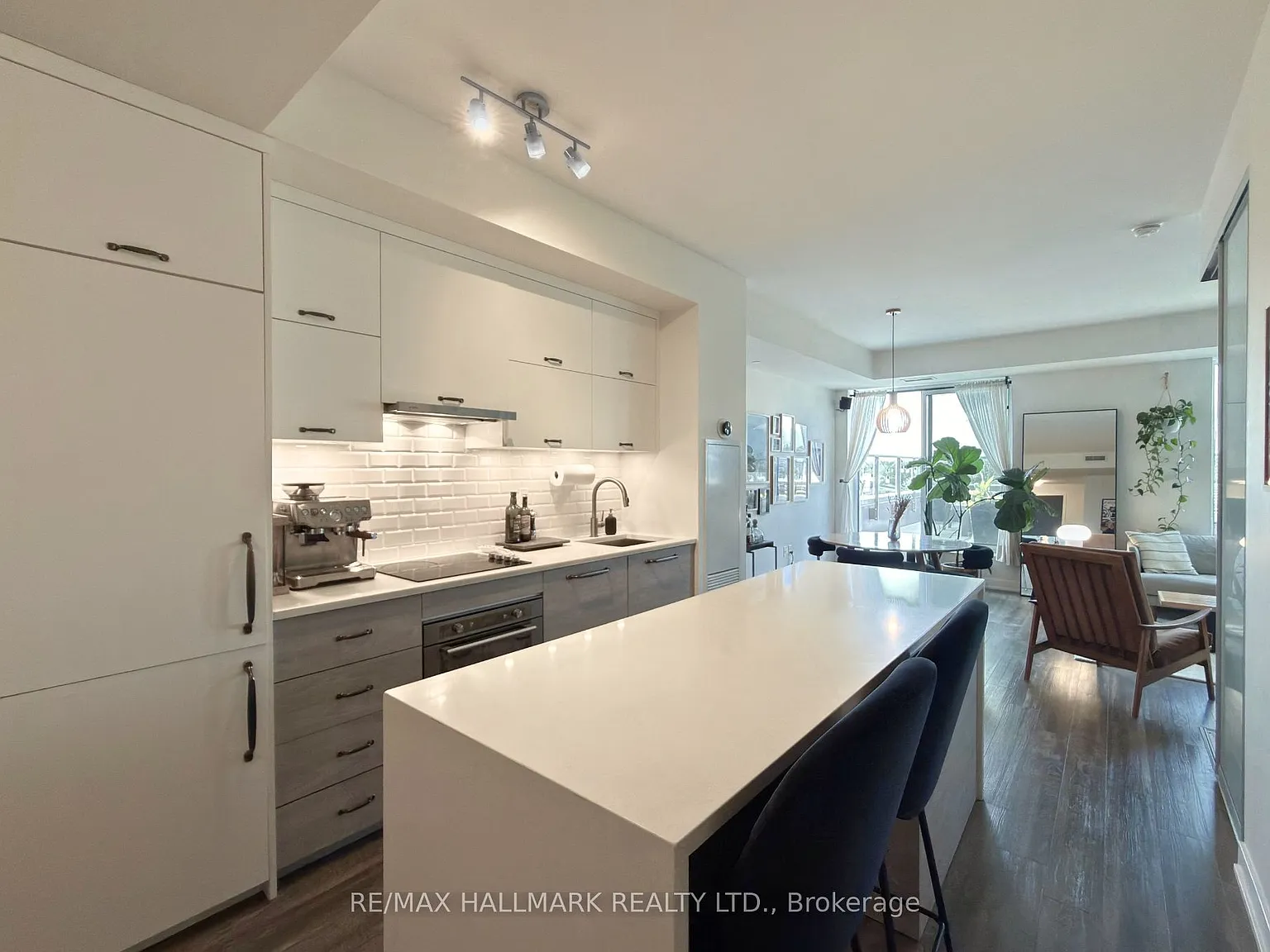 TEN93 Queen West Condos — Photo 1