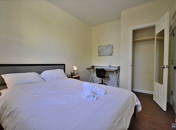 5th image of 208 Clendenny Ave #1