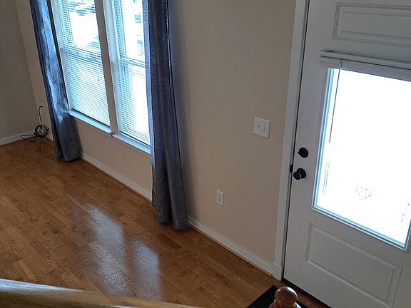 3rd image of 1276 Frost Pl