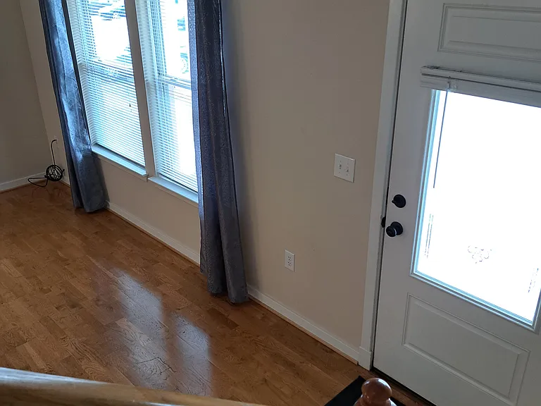 1276 Frost Pl — Photo 3