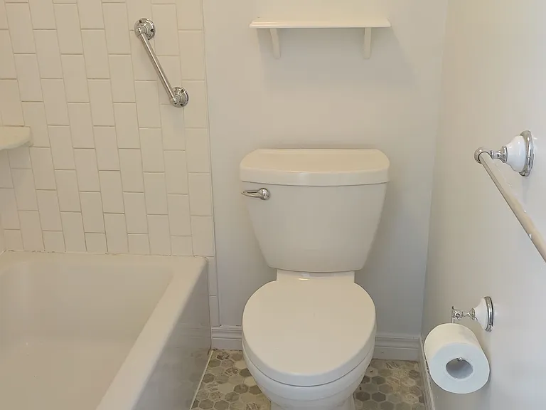 292 Brighton Ct #UPPER — Photo 12