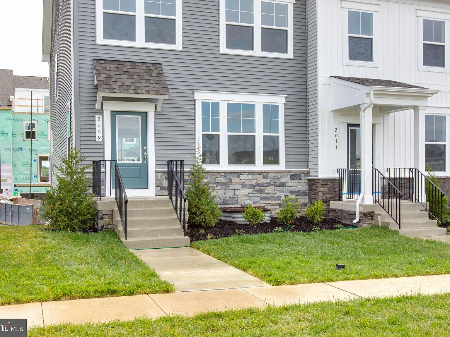 3 bed, 4.0 bath, 2000 sqft, $3,300 — Photo 4