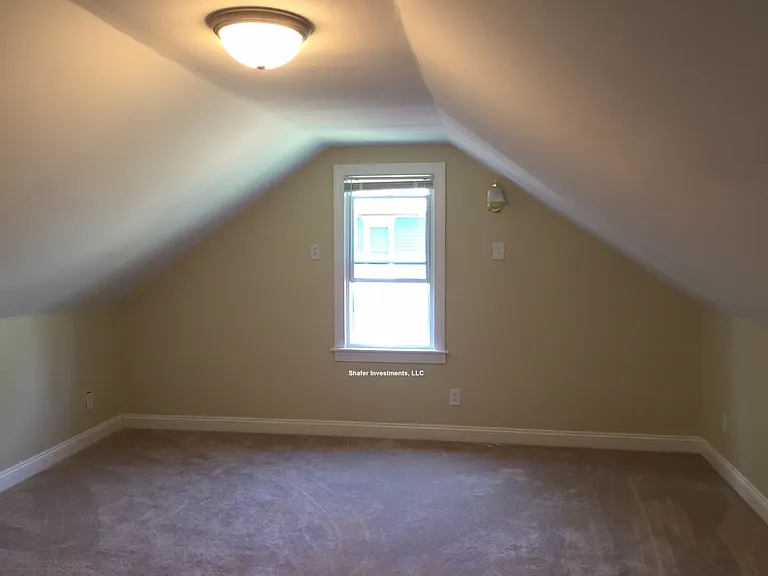121 E Washington Ave — Photo 9