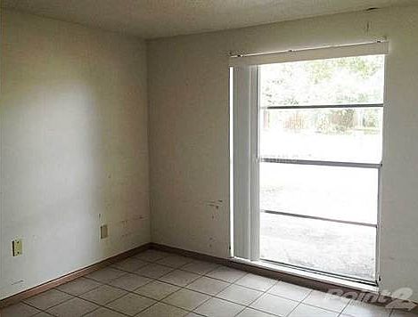 4th image of 8908 Thousand Oaks Ct