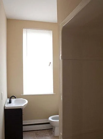 2278 Traylor Ave — Photo 4