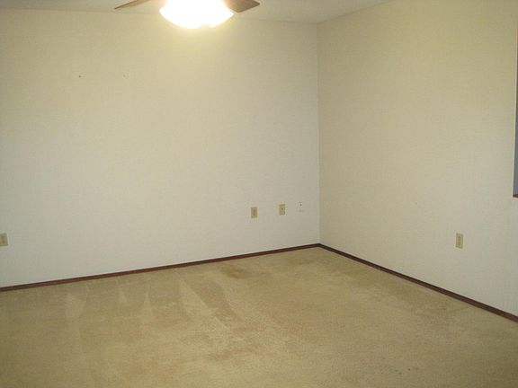 5th image of 918 Whisperwood Ln N
