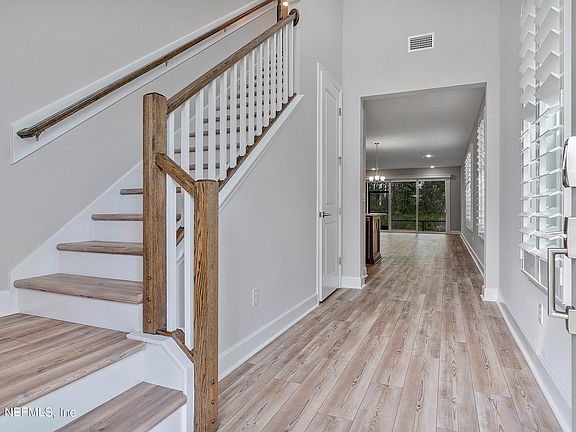 3rd image of 464 SETTLERS LANDING Drive