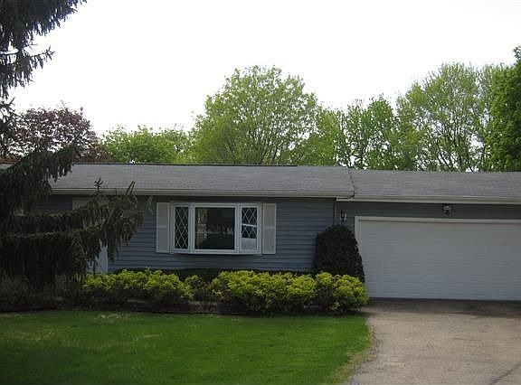2nd image of 3251 Mansion Cir