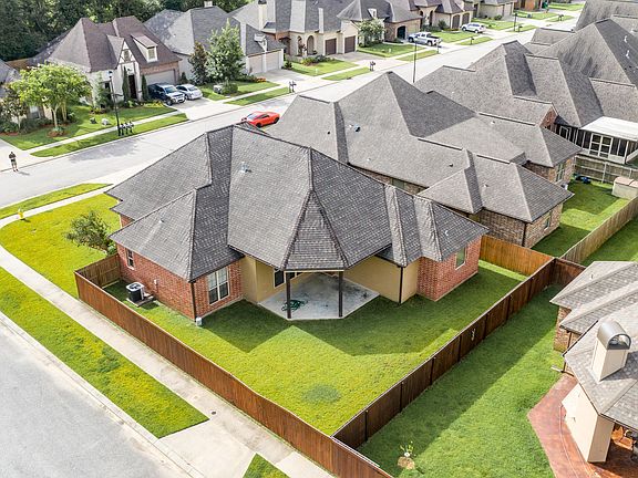 4th image of 200 Country Park Dr