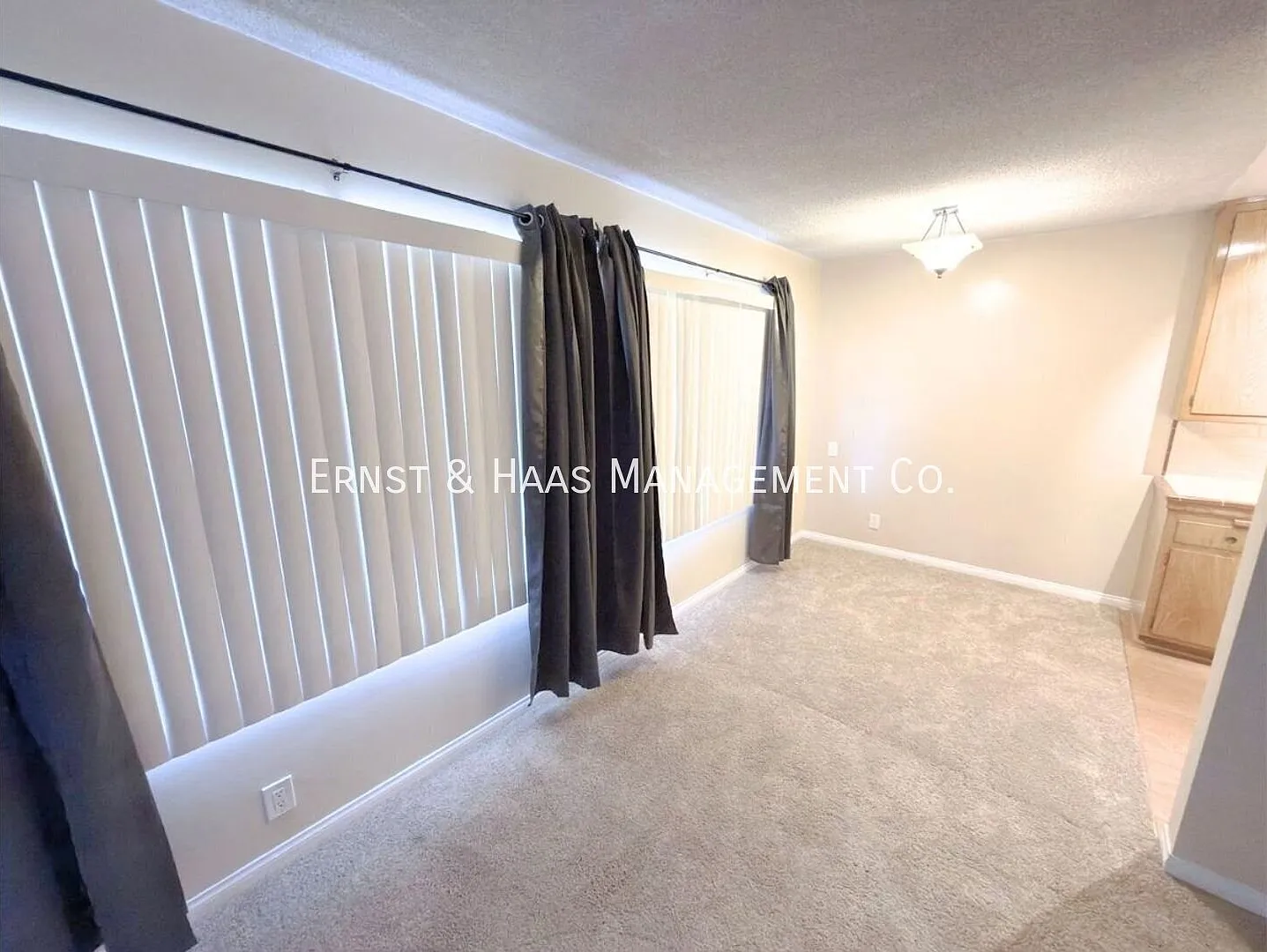Wonderful Top Floor Condo Near Downtown Long Beach! — Photo 3