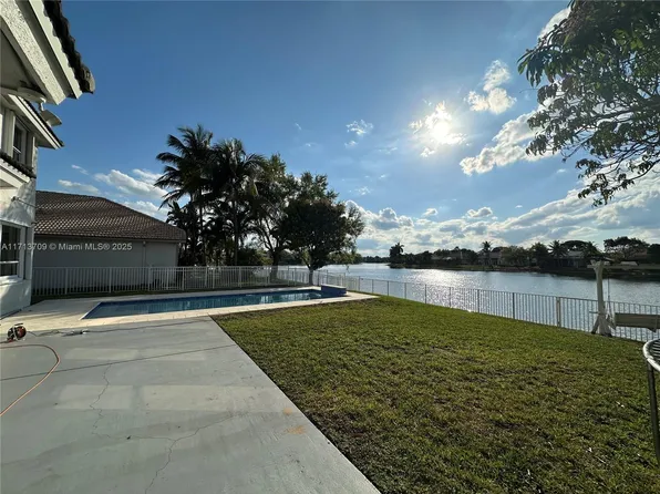 2048 NW 126th Ave, Pembroke Pines, FL 33028