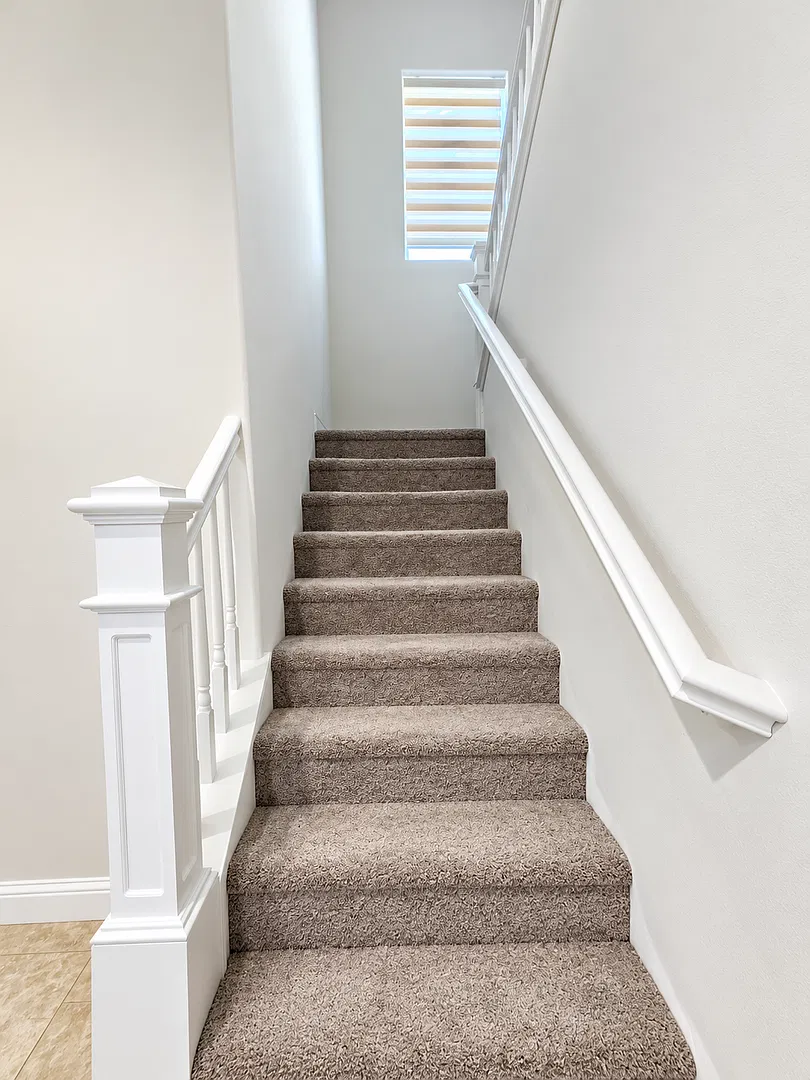 Spacious 5-Bedroom Home Your Dream Rental Awaits! — Photo 4