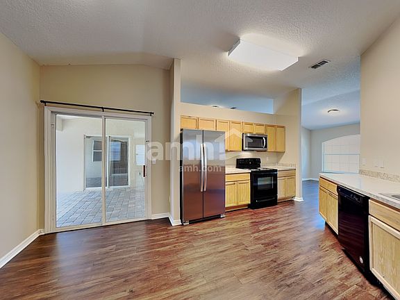 3rd image of 635 Cherry Laurel St