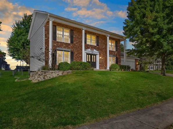 128 Rollingwood Dr NW, Cedar Rapids, IA 52405