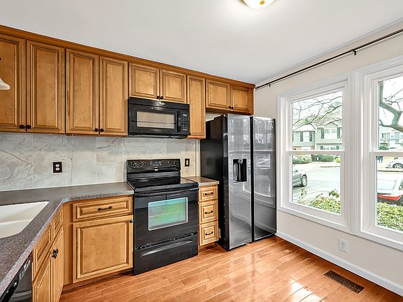 5th image of 4516 Still Pines Dr