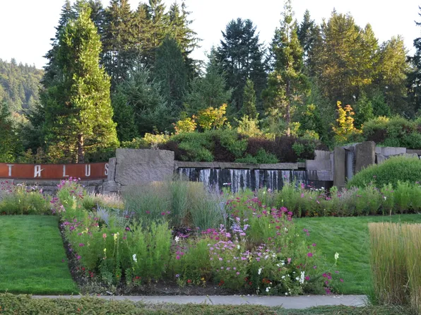 94 Cougar Ridge Rd NW, Issaquah, WA 98027