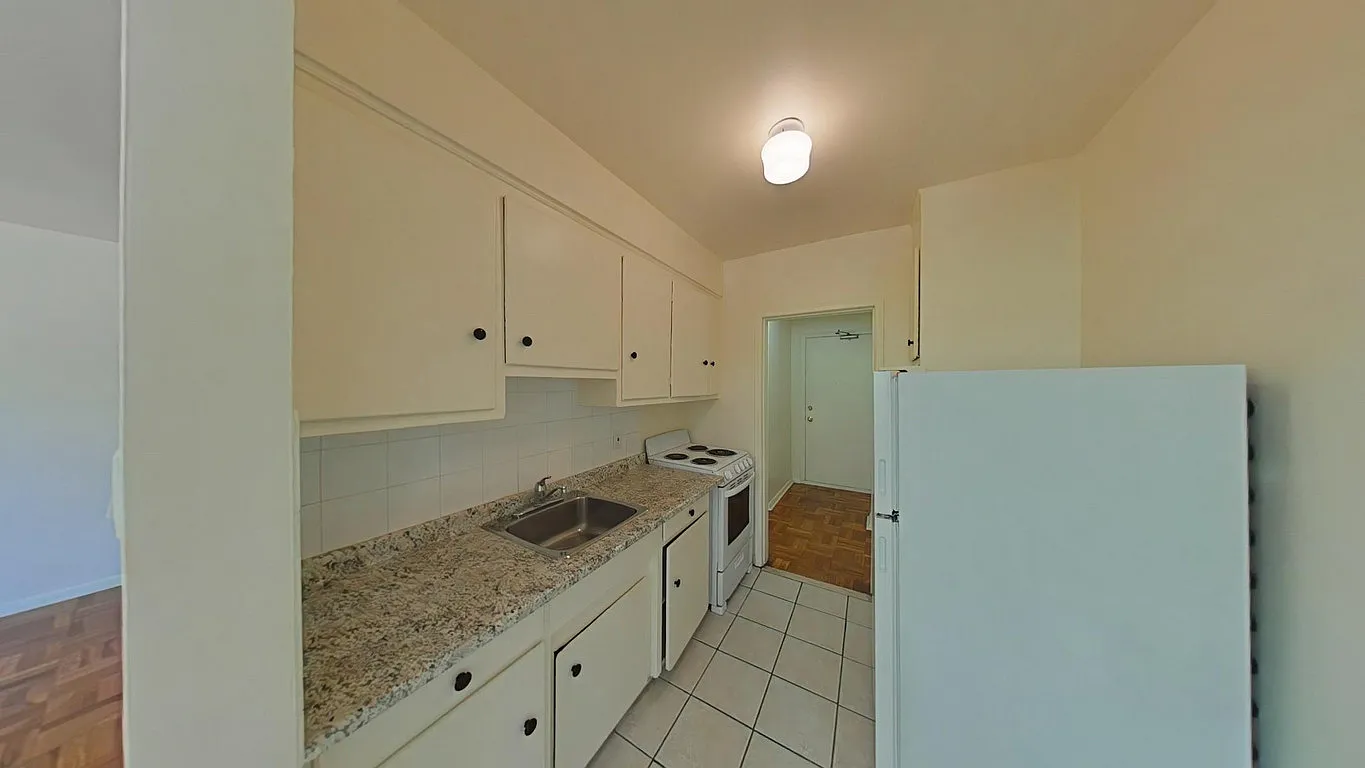 15891607 Victoria Park Ave — Photo 3