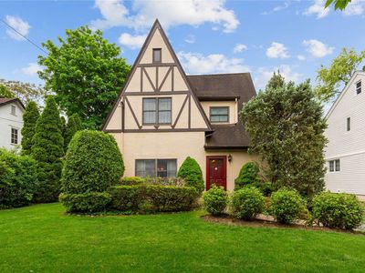 66 Allenwood Road, Great Neck, NY, 11023